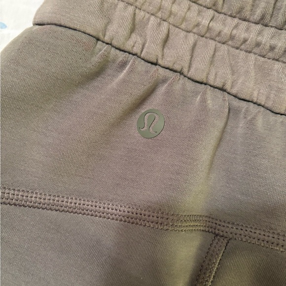 lululemon athletica Women's Green Softstreme pant - Picture 3 of 5